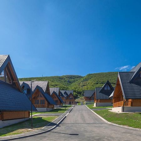 Wooden Houses Macola Hotell Korenica Exteriör bild