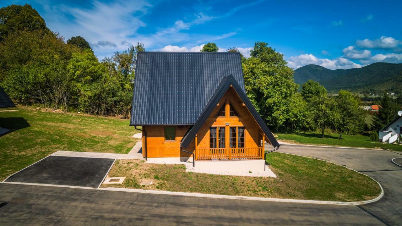 Wooden Houses Macola Hotell Korenica Exteriör bild